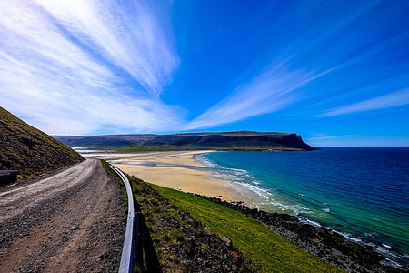 Clear day landscape by the seaside thumbnail