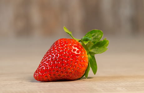 shallow focus photography of strawberry fruit thumbnail