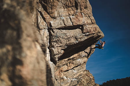 man doing mountain climbing thumbnail
