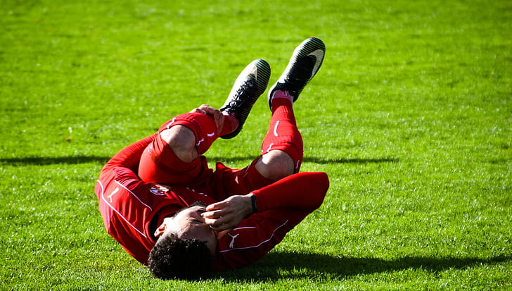 adult-athlete-cramps-field.jpg
