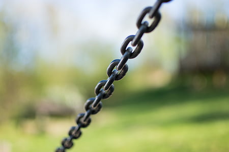 shallow focus photography of black metal chain thumbnail