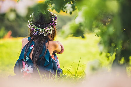 girl sitting under tree thumbnail