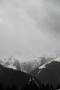 mountain covered with snow thumbnail