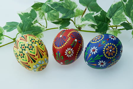 several egg trinkets beside if green leaf thumbnail