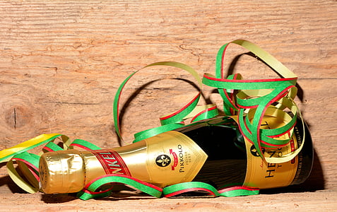 yellow liquor bottle thumbnail