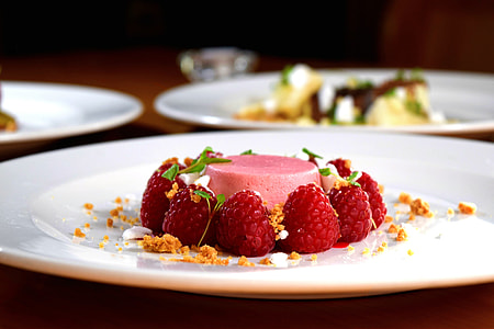 photo raspberry pastry serve in ceramic plate thumbnail