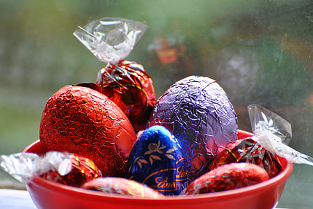 assorted-color candies in red plastic bowl thumbnail