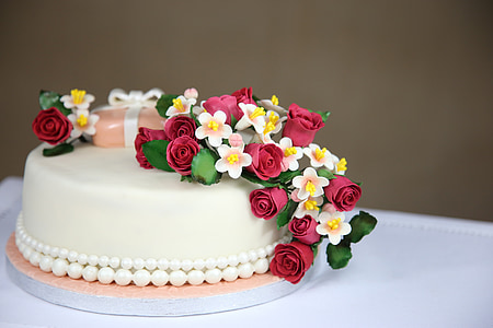 floral arranged on toppings of cake thumbnail