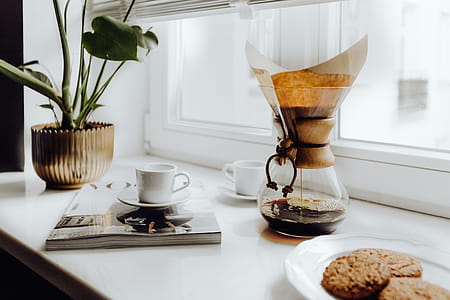 Brewing third wave coffee with Chemex thumbnail