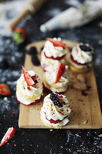 Shallow Focus Photography of Strawberry Desserts thumbnail