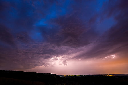 thunderbolts during night thumbnail