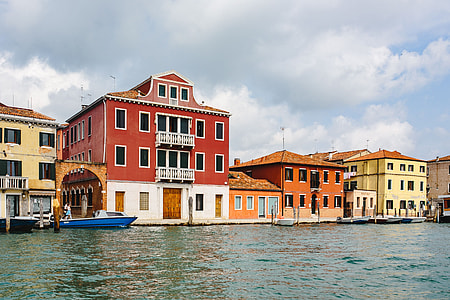 The beautiful and colorful Murano Island, Italy thumbnail