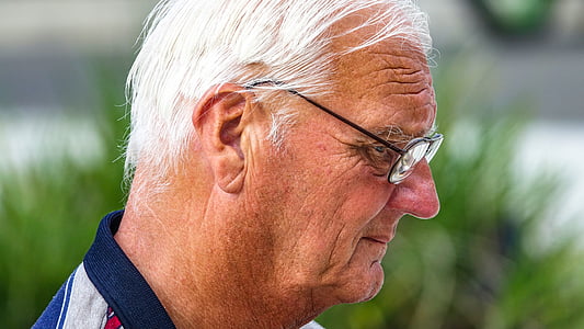 selective focus photo of man wearing eyeglasses thumbnail