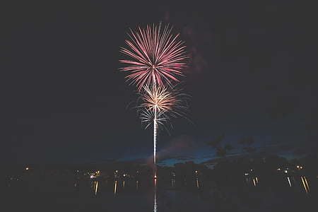 fireworks at night thumbnail