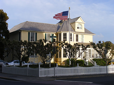 The Gilbert House in Seaside in Oregon thumbnail