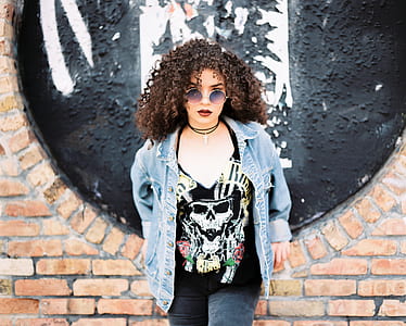 woman leaning on wall at daytime thumbnail
