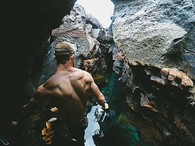 man climbing on rock thumbnail
