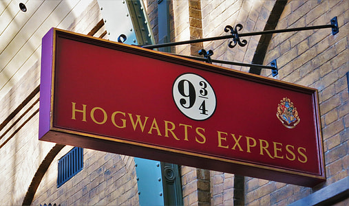 Platform 9 3/4 Hogwarts Express signage thumbnail