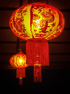photo of two lanterns thumbnail