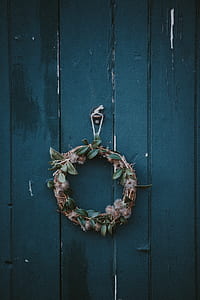 green and brown twigs and leaves wreath thumbnail