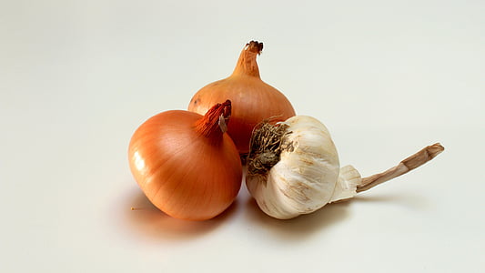 white onions beside garlic thumbnail