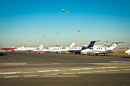 airplanes on airport thumbnail