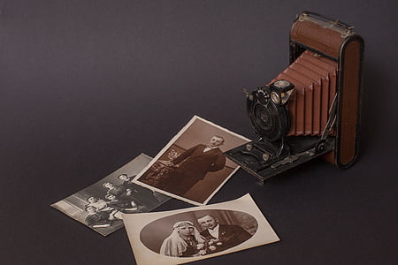vintage brown and black camera thumbnail