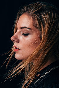 focus photography of woman face thumbnail