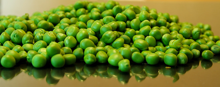 pile of green olives thumbnail