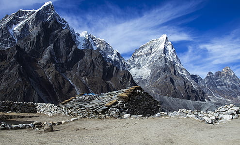mountain covered with snow thumbnail