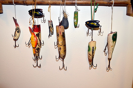 assorted-color fish lure lot thumbnail