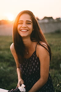 woman wearing black dress thumbnail