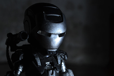 iron man miniature scale model thumbnail