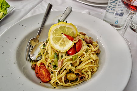 pasta with sliced lemon toppings thumbnail
