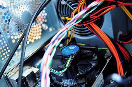 black and gray Intel computer heatsink and fan close-up photo thumbnail