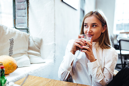 Pretty blonde woman sitting in the cafe thumbnail
