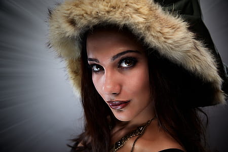 Woman Wearing Silver Necklace thumbnail