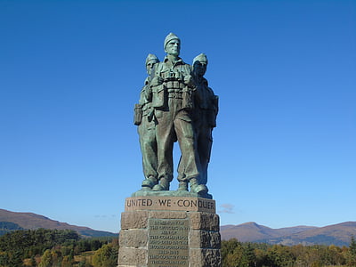 three standing soldiers statue thumbnail