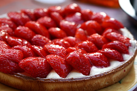 strawberry cake thumbnail
