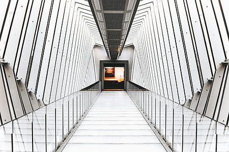 free mirror hallway thumbnail