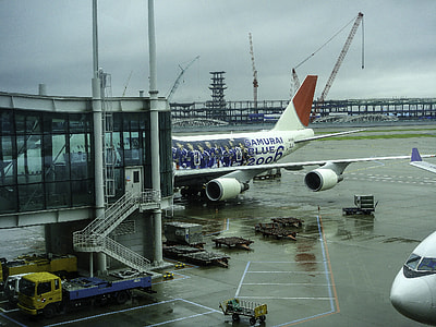 Aircraft boarding in Incheon Airport, South Korea thumbnail