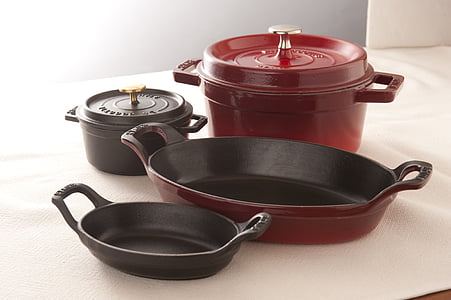 red cookware set thumbnail