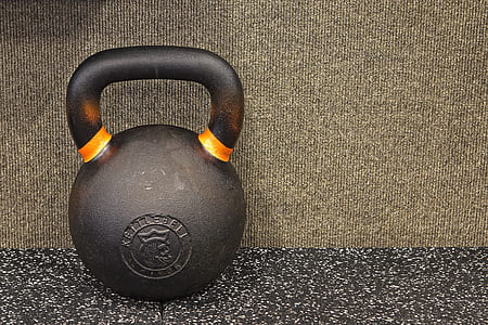 rule of thirds photography of black kettle bell thumbnail