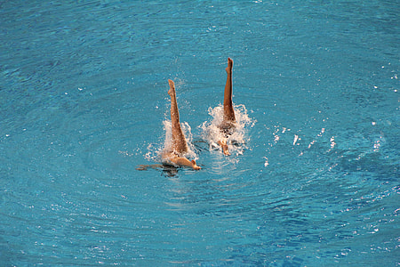 two women synchronising swim thumbnail