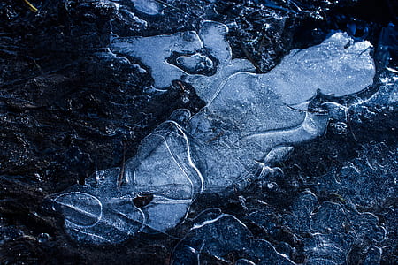water accumulating in the rocks thumbnail