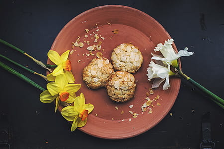 round red plate and two flowers thumbnail