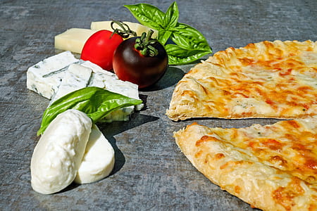 round slice cooked pizza with three different cheese with spinach and tomato thumbnail