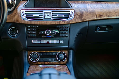 black 1-DIN head unit thumbnail