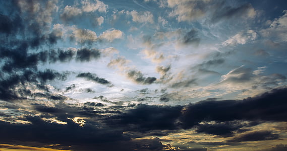 gray clouds in the skies during sunset thumbnail