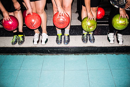 five people holding bowling balls thumbnail